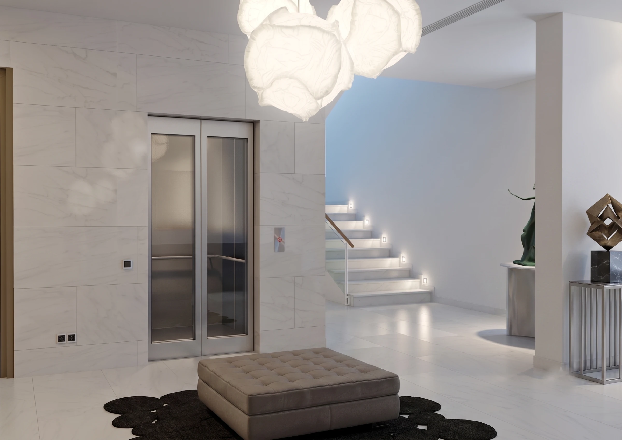 Ascensor para vivienda con puertas de vidrio en un hall de mármol blanco